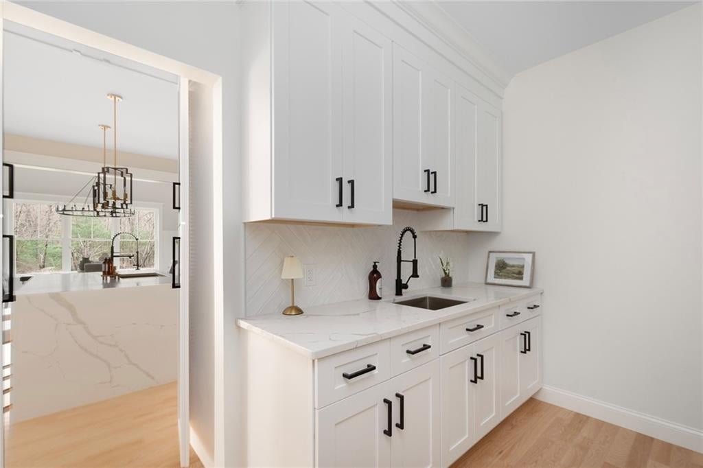 Cranston, Rhode Island, 02921, United States, 4 Bedrooms Bedrooms, ,5 BathroomsBathrooms,Residential,Active,1936118