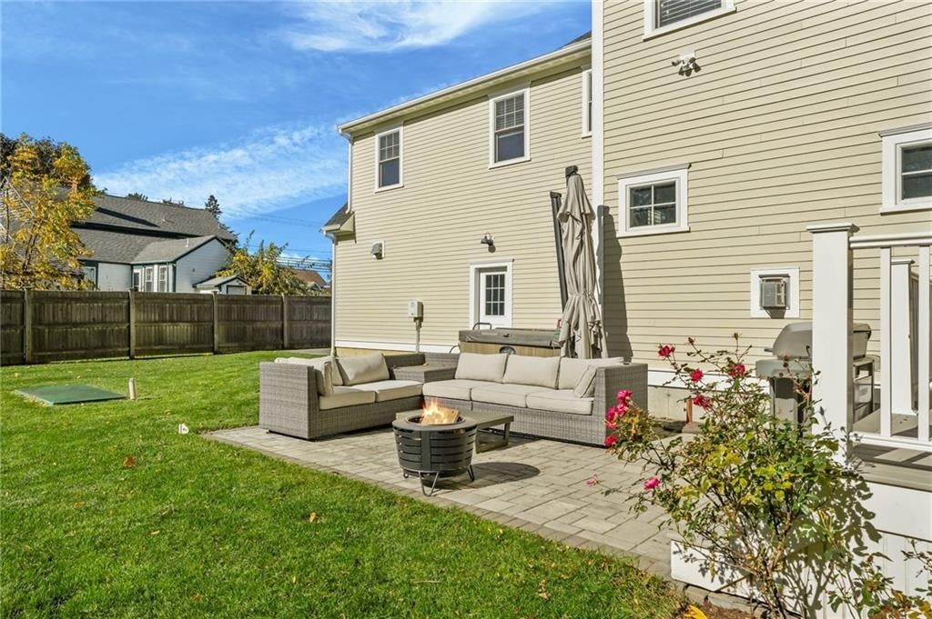 Portsmouth, Rhode Island, 02871, United States, 4 Bedrooms Bedrooms, ,4 BathroomsBathrooms,Residential,Active,1970995