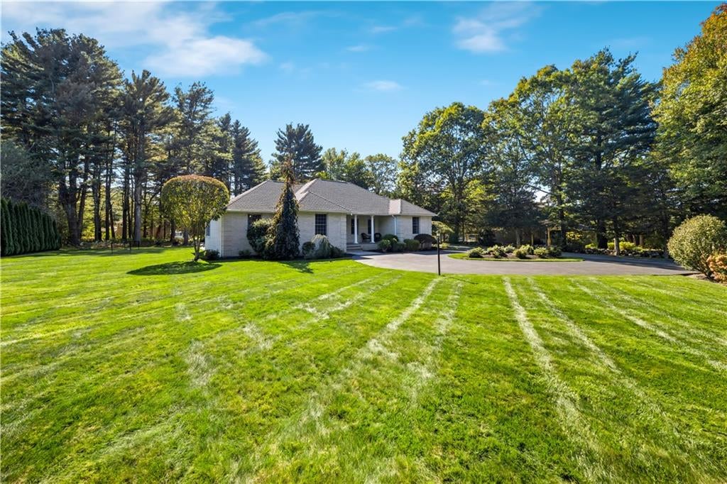 Smithfield, Rhode Island, 02917, United States, 3 Bedrooms Bedrooms, ,2 BathroomsBathrooms,Residential,Active,1954415