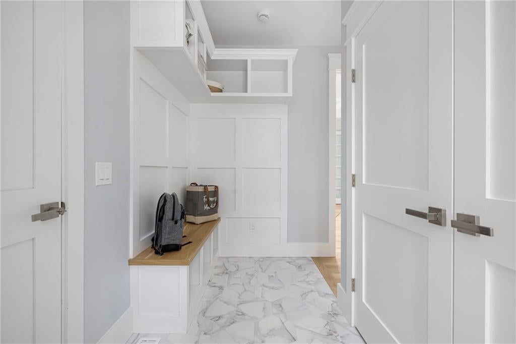 East Greenwich, Rhode Island, 02818, United States, 5 Bedrooms Bedrooms, ,4 BathroomsBathrooms,Residential,Active,1993976