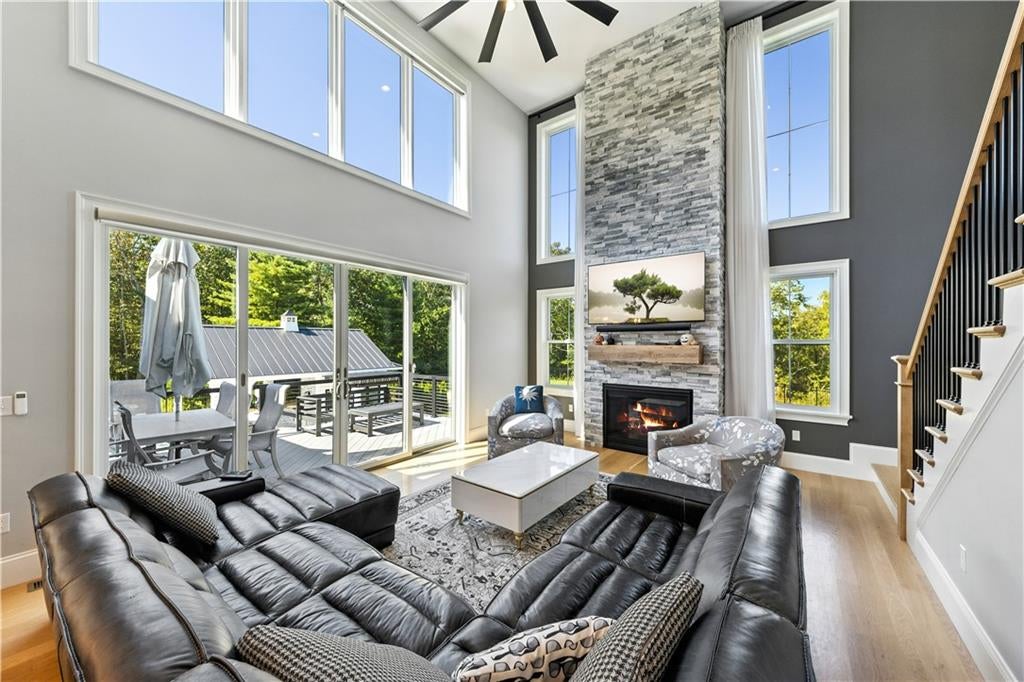 Smithfield, Rhode Island, 02917, United States, 4 Bedrooms Bedrooms, ,7 BathroomsBathrooms,Residential,Active,1944274