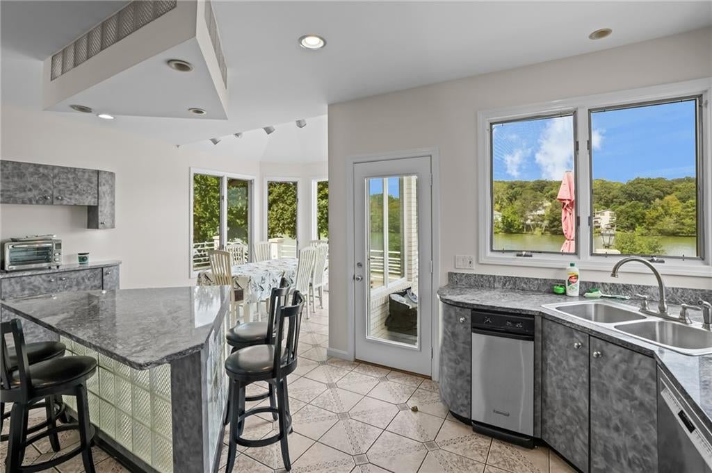 North Providence, Rhode Island, 02904, United States, 3 Bedrooms Bedrooms, ,4 BathroomsBathrooms,Residential,Active,1945229