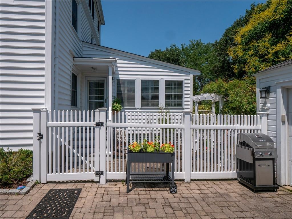 Newport, Rhode Island, 02840, United States, 4 Bedrooms Bedrooms, ,5 BathroomsBathrooms,Residential,Active,1893238