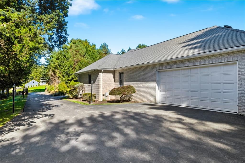 Smithfield, Rhode Island, 02917, United States, 3 Bedrooms Bedrooms, ,2 BathroomsBathrooms,Residential,Active,1954415