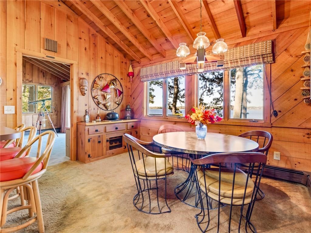 Barrington, Rhode Island, 02806, United States, 1 Bedroom Bedrooms, ,2 BathroomsBathrooms,Residential,Active,1990645