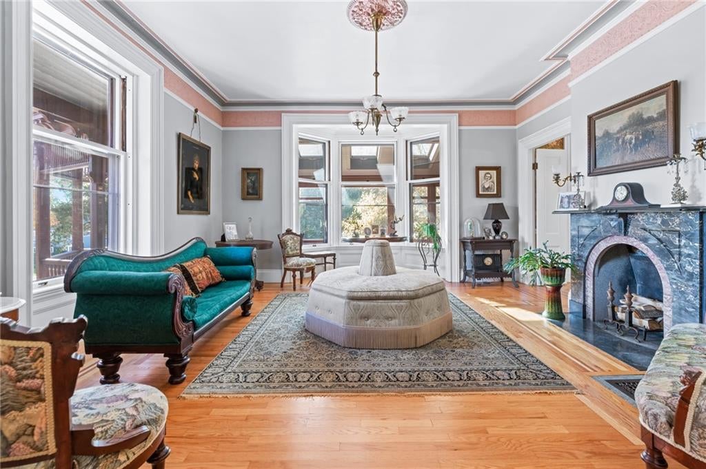 Warwick, Rhode Island, 02818, United States, 5 Bedrooms Bedrooms, ,4 BathroomsBathrooms,Residential,Active,2006818