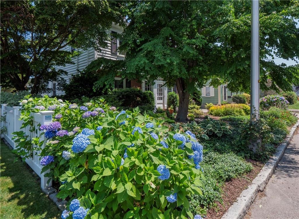 Newport, Rhode Island, 02840, United States, 4 Bedrooms Bedrooms, ,5 BathroomsBathrooms,Residential,Active,1893238