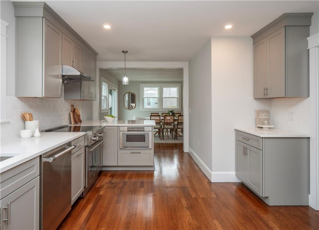 Newport, Rhode Island, 02840, United States, 4 Bedrooms Bedrooms, ,4 BathroomsBathrooms,Residential,Active,1973265