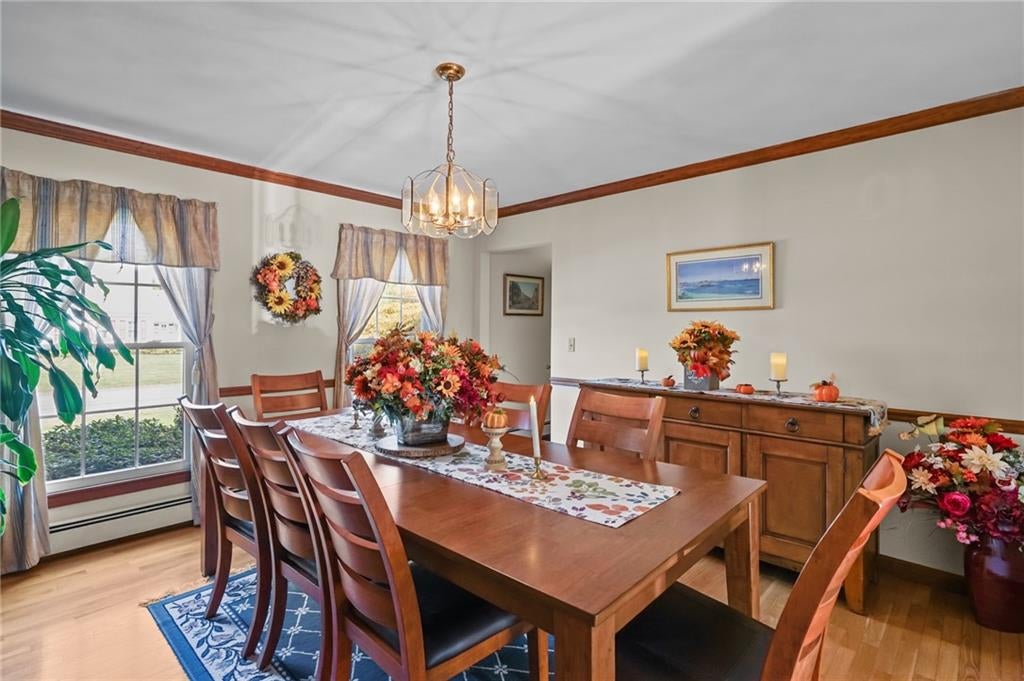 Portsmouth, Rhode Island, 02871, United States, 4 Bedrooms Bedrooms, ,3 BathroomsBathrooms,Residential,Active,1952506