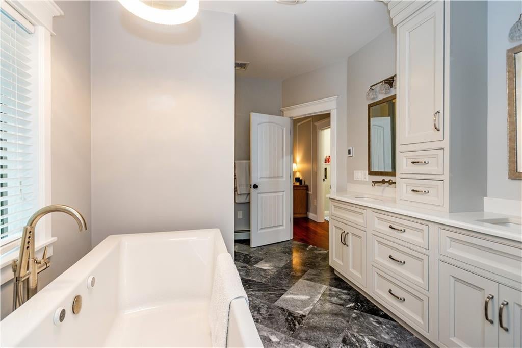 Smithfield, Rhode Island, 02917, United States, 4 Bedrooms Bedrooms, ,3 BathroomsBathrooms,Residential,Active,1929673
