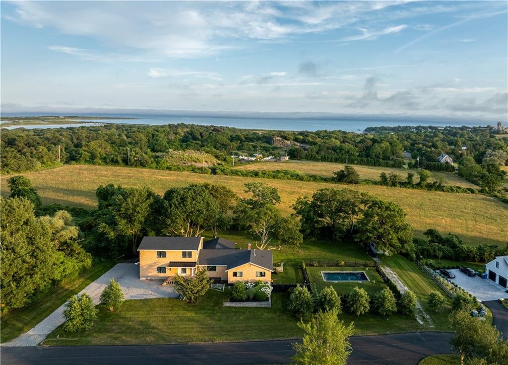 Middletown, Rhode Island, 02842, United States, 5 Bedrooms Bedrooms, ,4 BathroomsBathrooms,Residential,Active,1892610