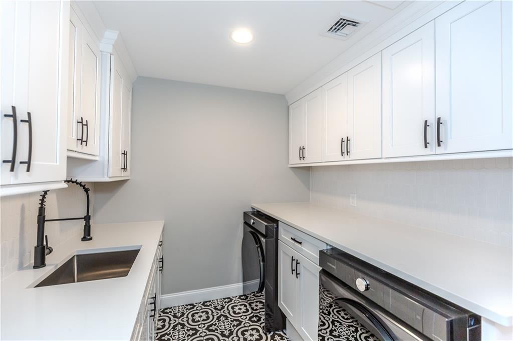 Cranston, Rhode Island, 02921, United States, 3 Bedrooms Bedrooms, ,4 BathroomsBathrooms,Residential,Active,2011445