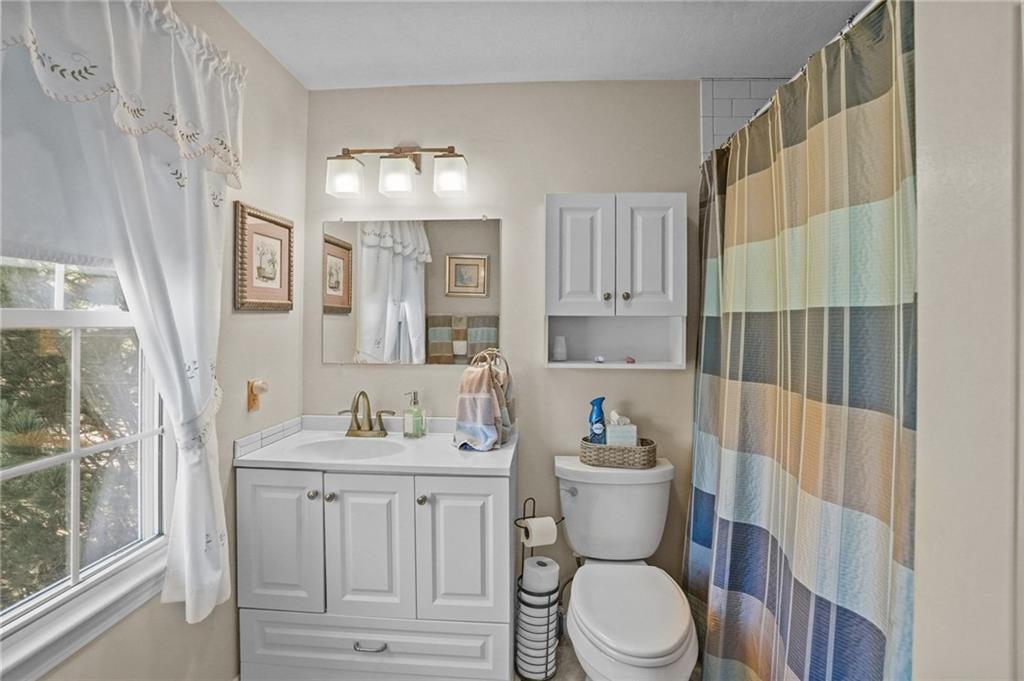Portsmouth, Rhode Island, 02871, United States, 4 Bedrooms Bedrooms, ,3 BathroomsBathrooms,Residential,Active,1904703