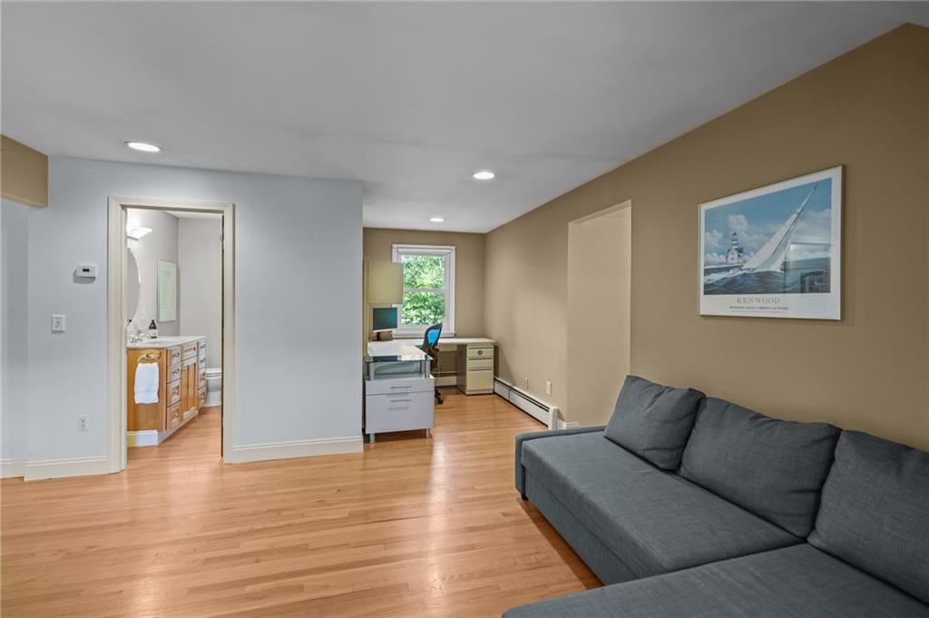 Portsmouth, Rhode Island, 02871, United States, 5 Bedrooms Bedrooms, ,3 BathroomsBathrooms,Residential,Active,1927643