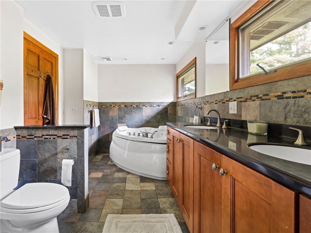 Smithfield, Rhode Island, 02917, United States, 3 Bedrooms Bedrooms, ,3 BathroomsBathrooms,Residential,Active,1953020