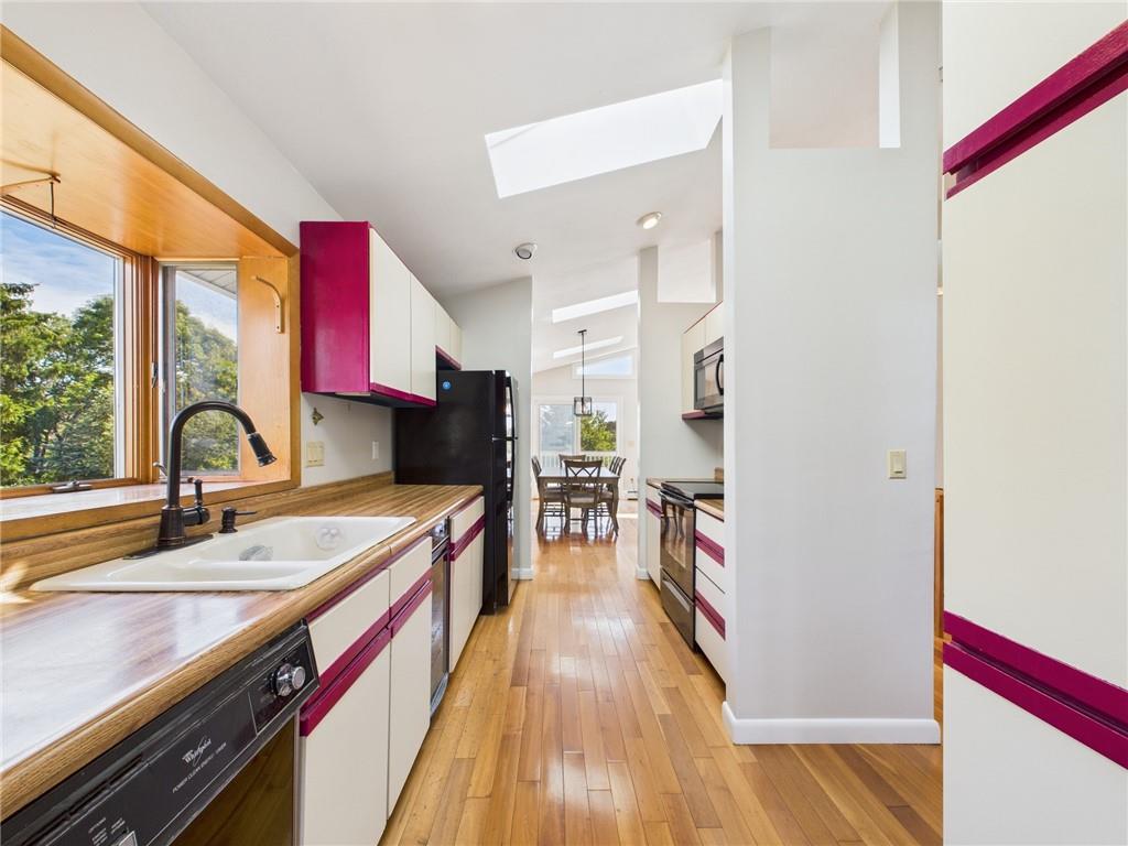 Narragansett, Rhode Island, 02882, United States, 4 Bedrooms Bedrooms, ,2 BathroomsBathrooms,Residential,Active,1934779