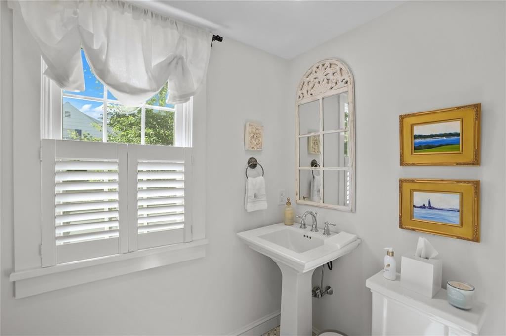 East Greenwich, Rhode Island, 02818, United States, 3 Bedrooms Bedrooms, ,3 BathroomsBathrooms,Residential,Active,1900189