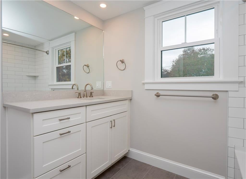 Newport, Rhode Island, 02840, United States, 4 Bedrooms Bedrooms, ,4 BathroomsBathrooms,Residential,Active,1973265