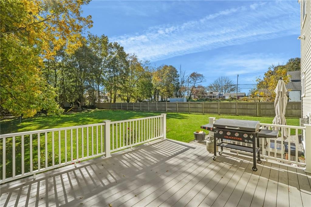 Portsmouth, Rhode Island, 02871, United States, 4 Bedrooms Bedrooms, ,4 BathroomsBathrooms,Residential,Active,1970995