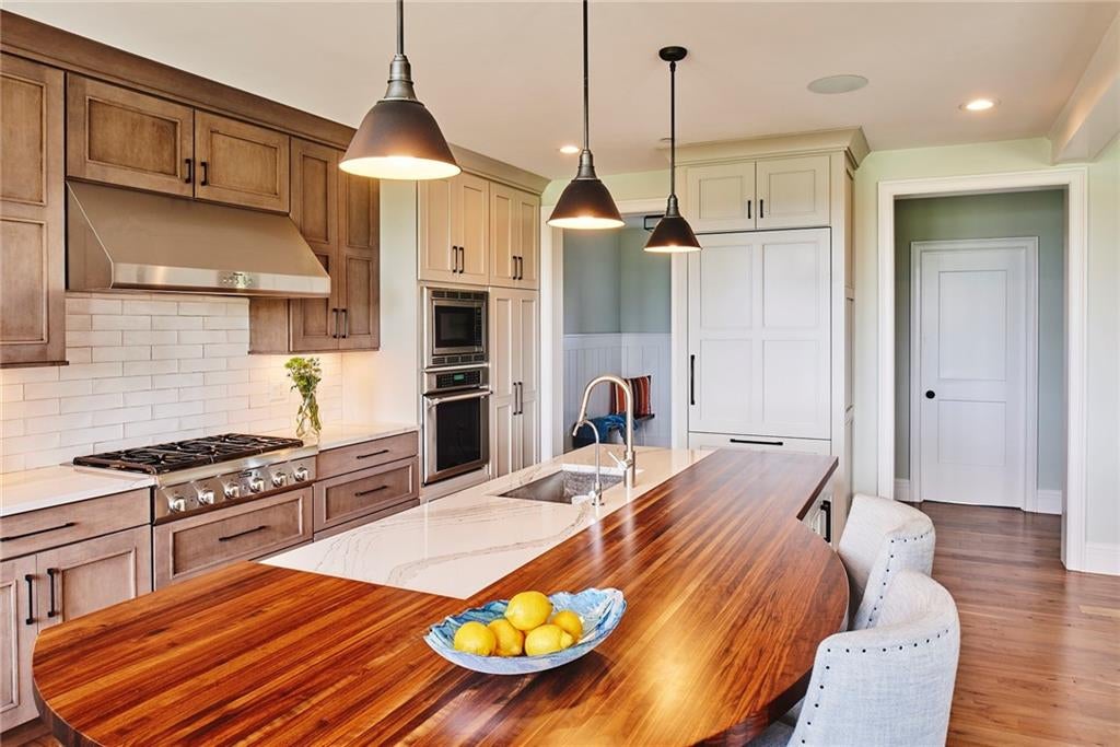 East Greenwich, Rhode Island, 02818, United States, 4 Bedrooms Bedrooms, ,3 BathroomsBathrooms,Residential,Active,1985576