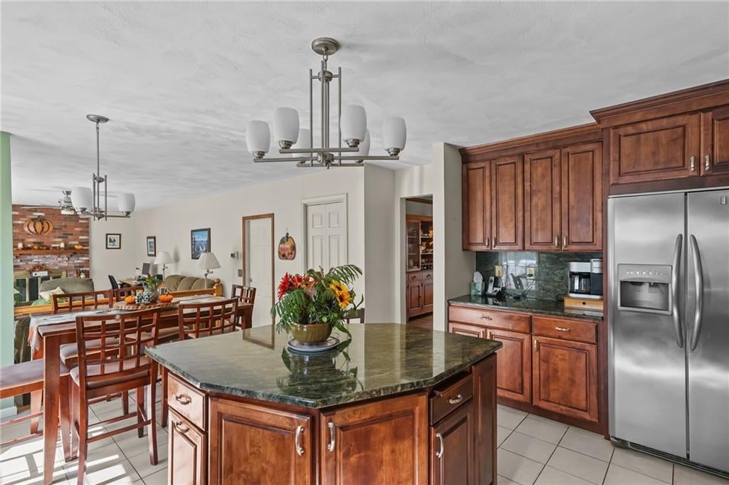 Portsmouth, Rhode Island, 02871, United States, 4 Bedrooms Bedrooms, ,3 BathroomsBathrooms,Residential,Active,1952506