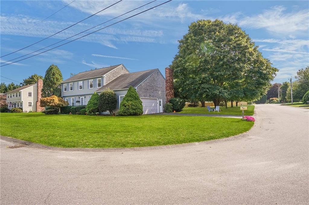 Portsmouth, Rhode Island, 02871, United States, 4 Bedrooms Bedrooms, ,3 BathroomsBathrooms,Residential,Active,1952506