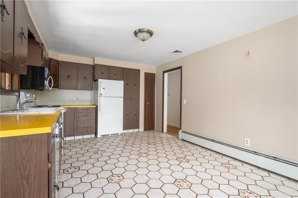 Cumberland, Rhode Island, 02864, United States, 3 Bedrooms Bedrooms, ,2 BathroomsBathrooms,Residential,Active,1926706