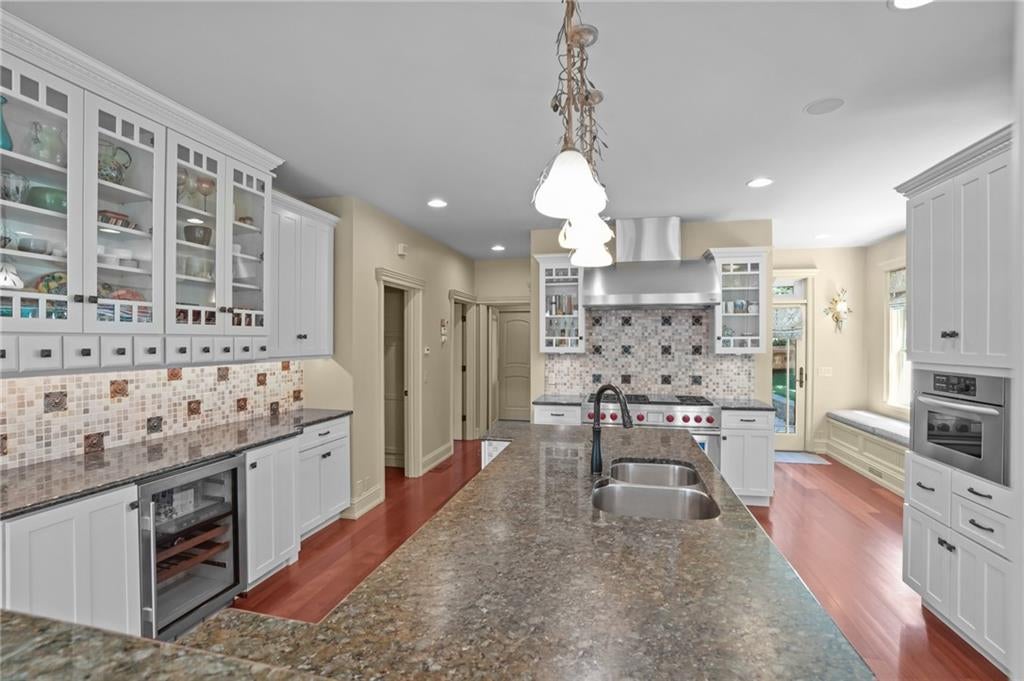 Narragansett, Rhode Island, 02882, United States, 4 Bedrooms Bedrooms, ,4 BathroomsBathrooms,Residential,Active,1929419