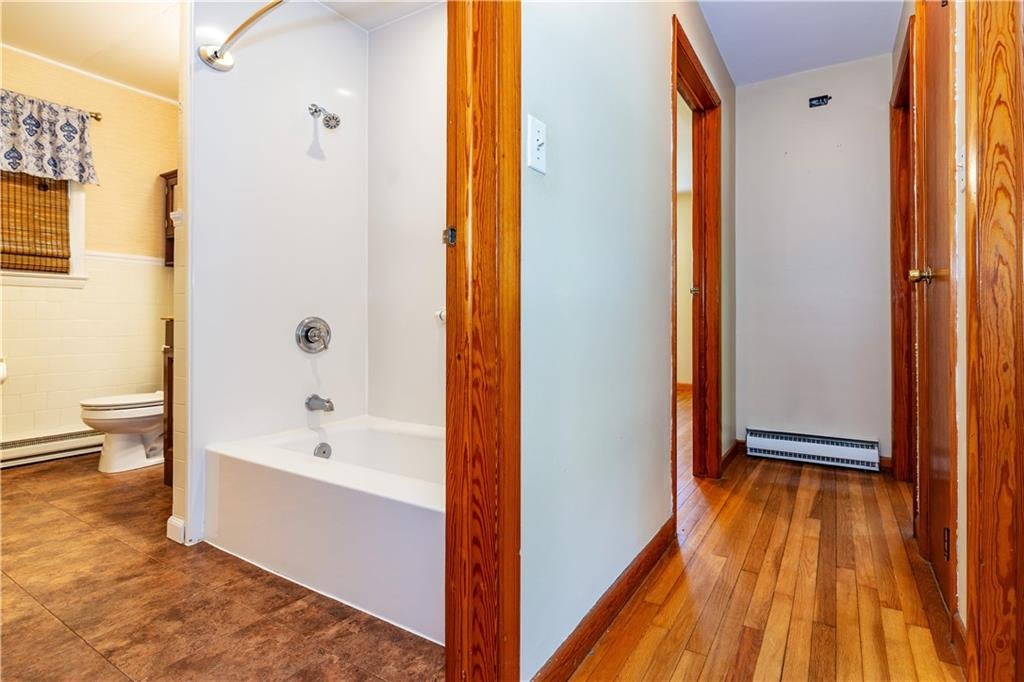 Jamestown, Rhode Island, 02835, United States, 3 Bedrooms Bedrooms, ,1 BathroomBathrooms,Residential,Pending,1834481