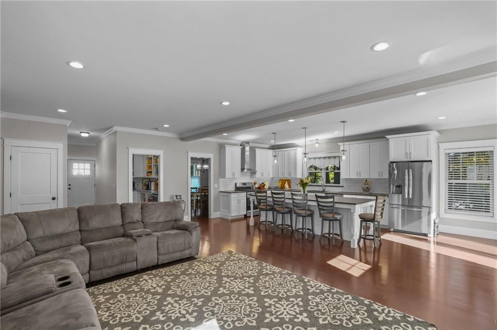 Portsmouth, Rhode Island, 02871, United States, 4 Bedrooms Bedrooms, ,4 BathroomsBathrooms,Residential,Active,1970995