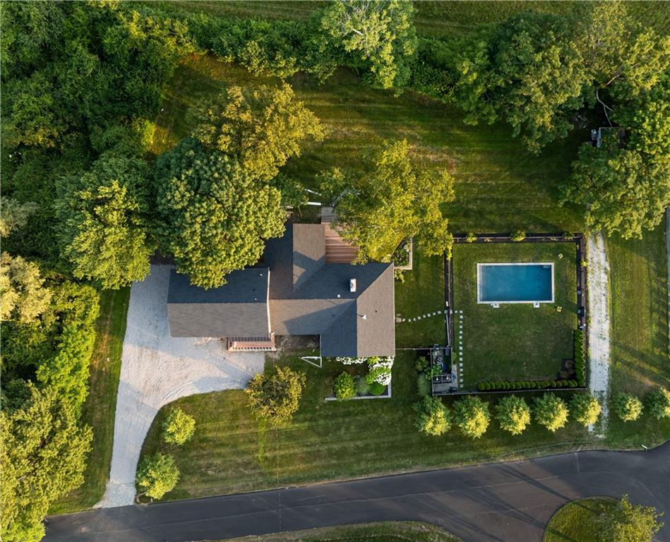 Middletown, Rhode Island, 02842, United States, 5 Bedrooms Bedrooms, ,4 BathroomsBathrooms,Residential,Active,1892610