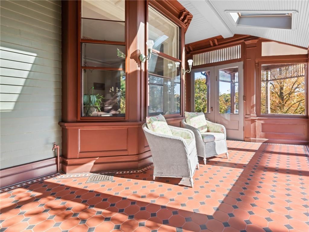 Warwick, Rhode Island, 02818, United States, 5 Bedrooms Bedrooms, ,4 BathroomsBathrooms,Residential,Active,2006818