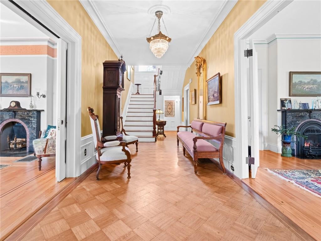 Warwick, Rhode Island, 02818, United States, 5 Bedrooms Bedrooms, ,4 BathroomsBathrooms,Residential,Active,2006818