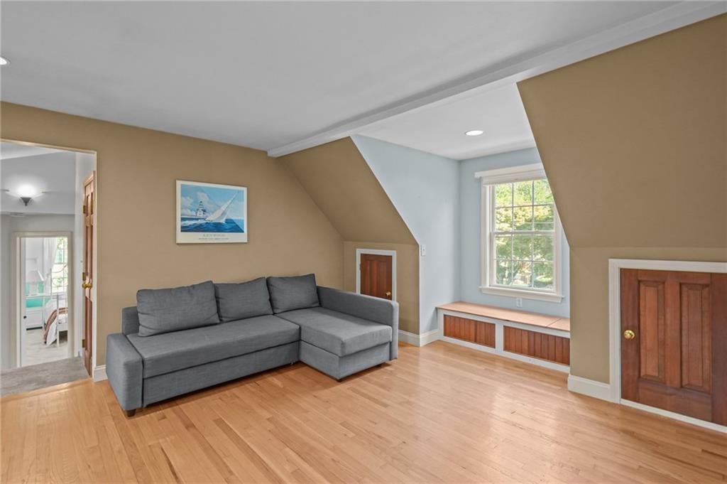 Portsmouth, Rhode Island, 02871, United States, 5 Bedrooms Bedrooms, ,3 BathroomsBathrooms,Residential,Active,1927643