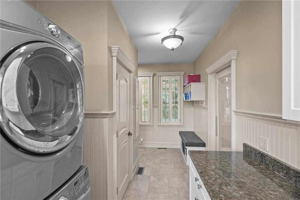 Narragansett, Rhode Island, 02882, United States, 4 Bedrooms Bedrooms, ,4 BathroomsBathrooms,Residential,Active,1929419
