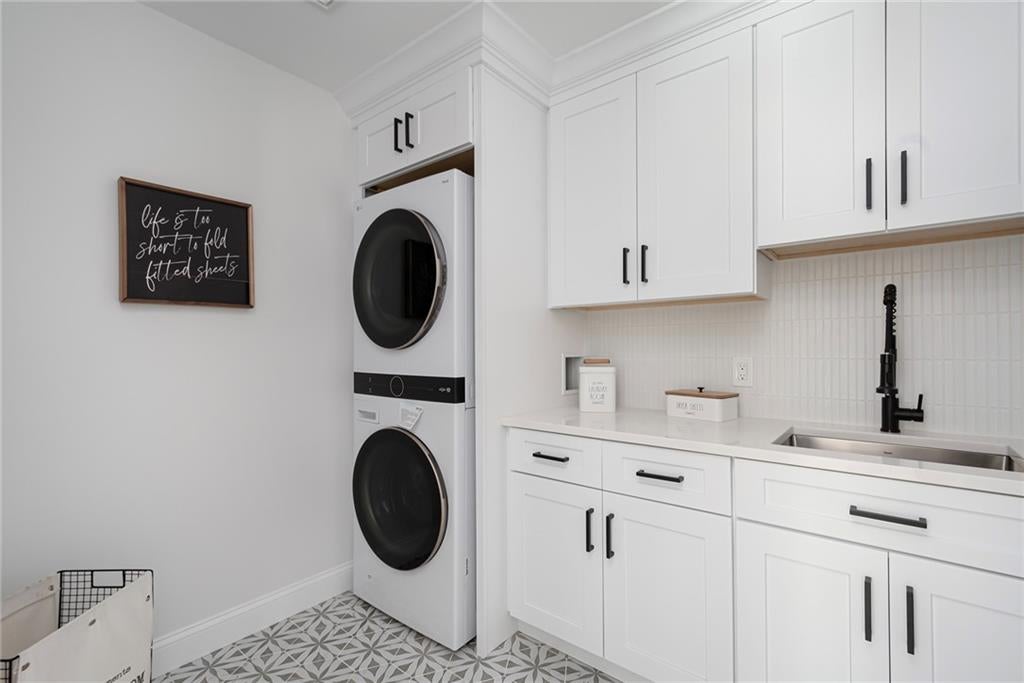 Cranston, Rhode Island, 02921, United States, 4 Bedrooms Bedrooms, ,5 BathroomsBathrooms,Residential,Active,1971004