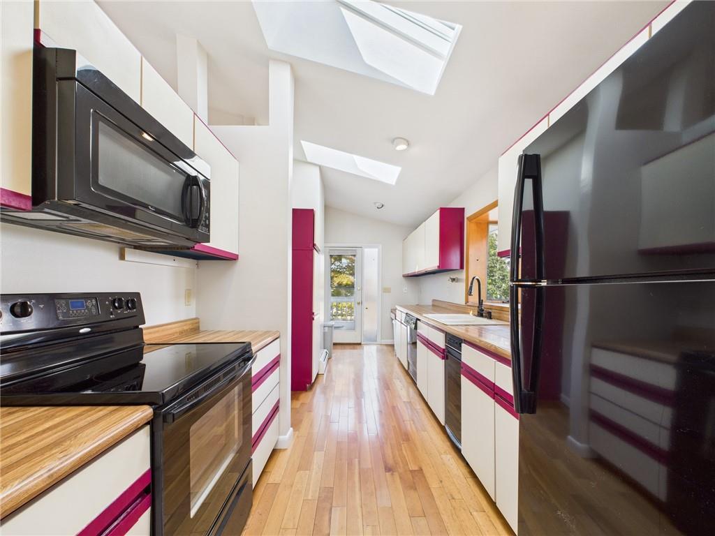 Narragansett, Rhode Island, 02882, United States, 4 Bedrooms Bedrooms, ,2 BathroomsBathrooms,Residential,Active,1934779