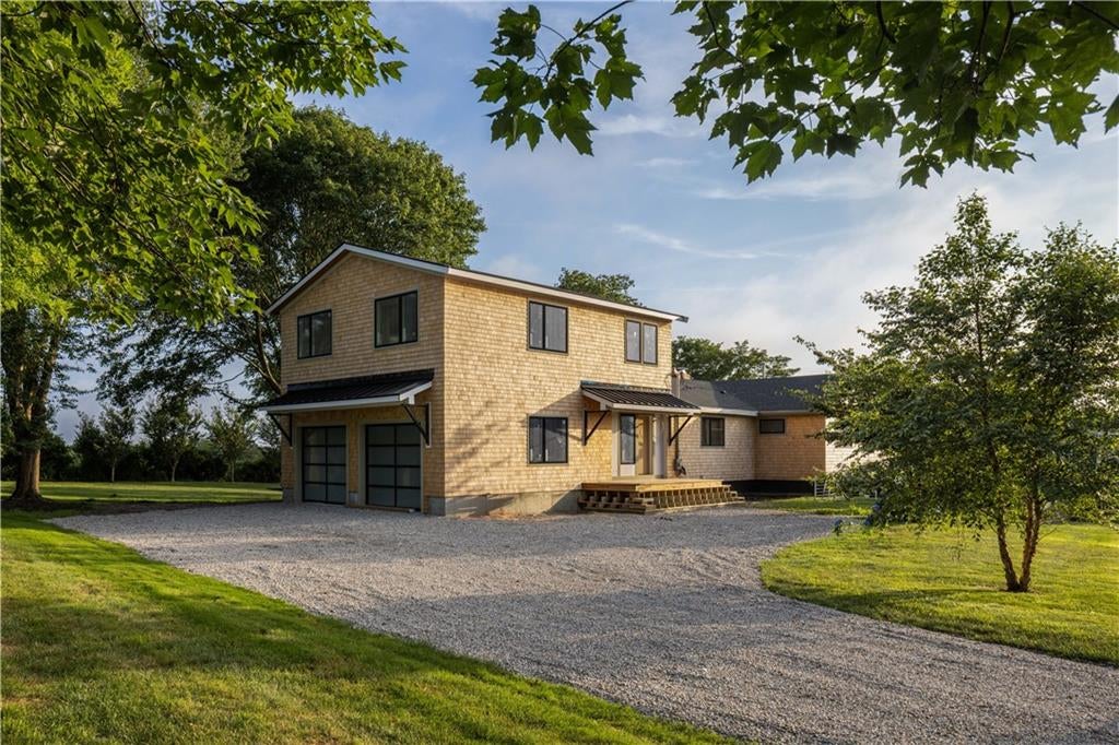 Middletown, Rhode Island, 02842, United States, 5 Bedrooms Bedrooms, ,4 BathroomsBathrooms,Residential,Active,1892610