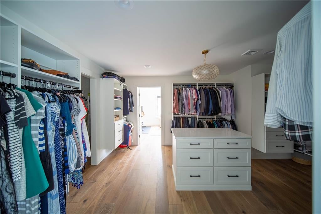 East Greenwich, Rhode Island, 02818, United States, ,3 BathroomsBathrooms,Residential,Active,1718901