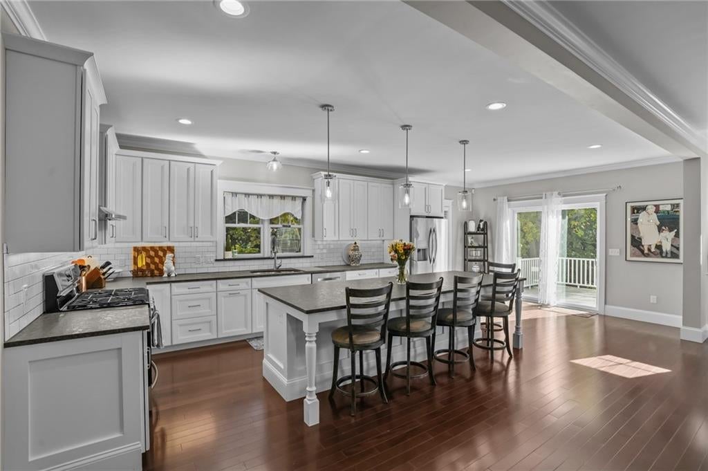 Portsmouth, Rhode Island, 02871, United States, 4 Bedrooms Bedrooms, ,4 BathroomsBathrooms,Residential,Active,1970995