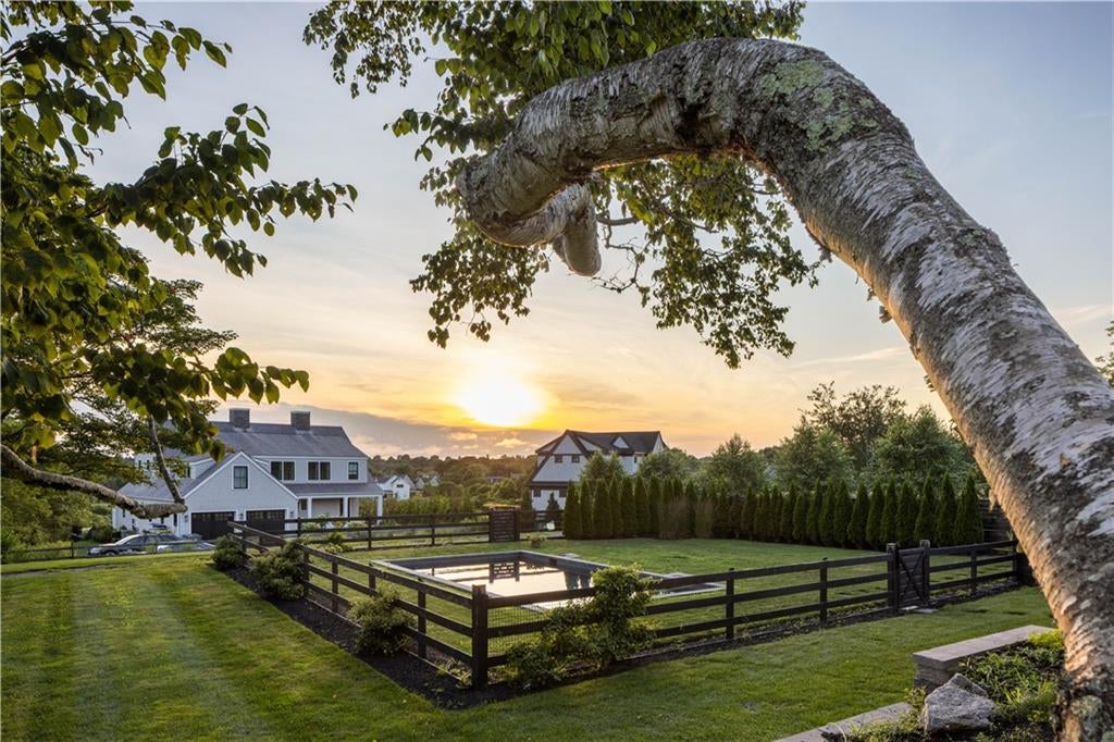 Middletown, Rhode Island, 02842, United States, 5 Bedrooms Bedrooms, ,4 BathroomsBathrooms,Residential,Active,1892610