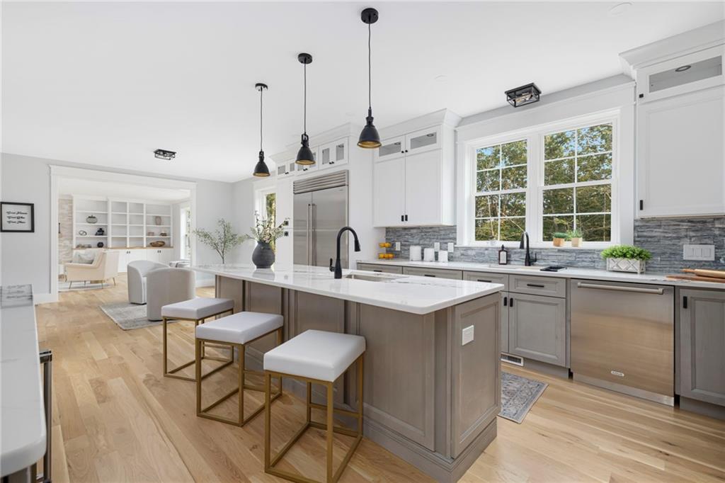 East Greenwich, Rhode Island, 02818, United States, 5 Bedrooms Bedrooms, ,4 BathroomsBathrooms,Residential,Active,1993976