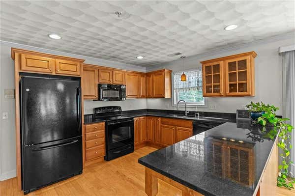 1780 NOOSENECK HILL RD APT 22, COVENTRY, RI 02816, photo 4 of 36