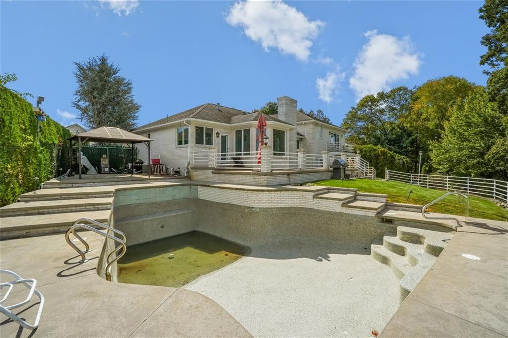 North Providence, Rhode Island, 02904, United States, 3 Bedrooms Bedrooms, ,4 BathroomsBathrooms,Residential,Active,1945229