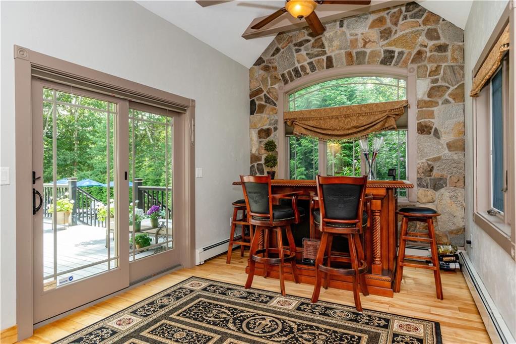 Smithfield, Rhode Island, 02917, United States, 4 Bedrooms Bedrooms, ,3 BathroomsBathrooms,Residential,Active,1929673