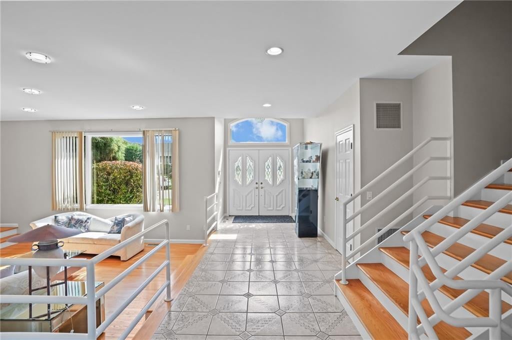 North Providence, Rhode Island, 02904, United States, 3 Bedrooms Bedrooms, ,4 BathroomsBathrooms,Residential,Active,1945229