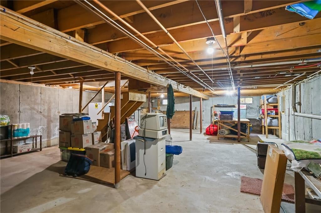 Portsmouth, Rhode Island, 02871, United States, 4 Bedrooms Bedrooms, ,3 BathroomsBathrooms,Residential,Active,1952506