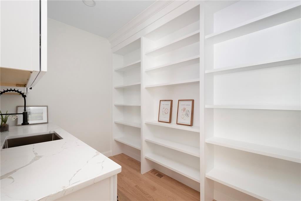 Cranston, Rhode Island, 02921, United States, 4 Bedrooms Bedrooms, ,5 BathroomsBathrooms,Residential,Active,1971004