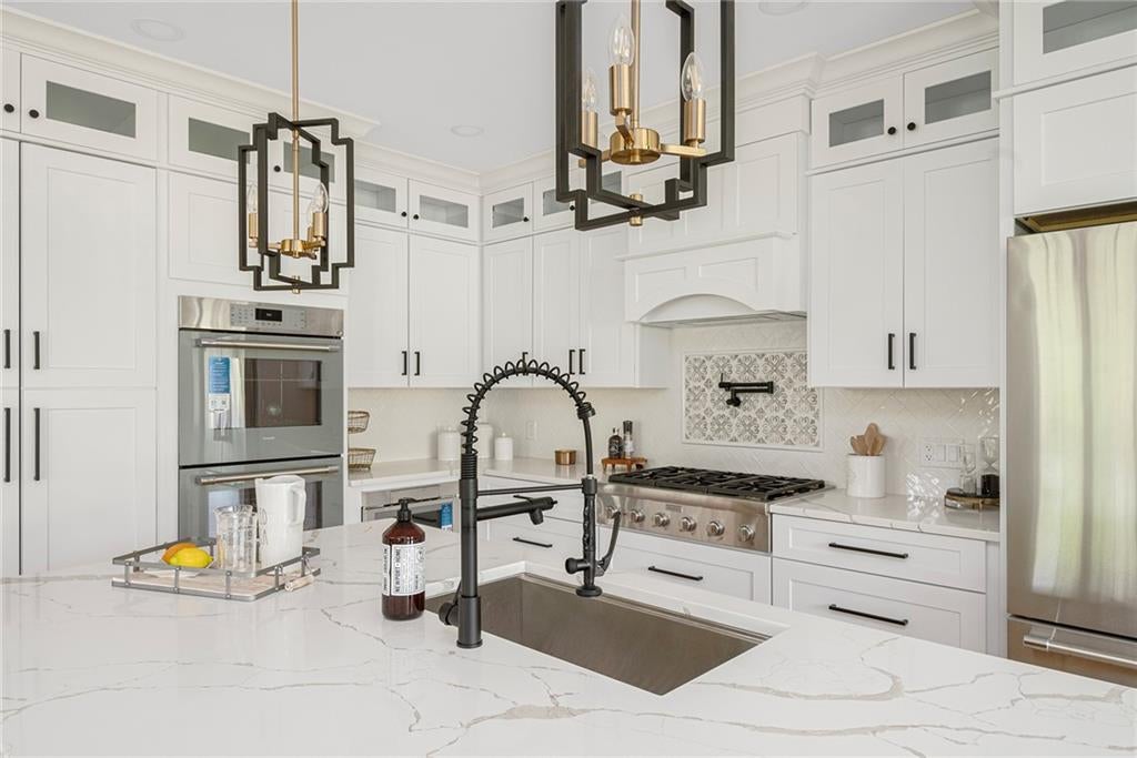 Cranston, Rhode Island, 02921, United States, 4 Bedrooms Bedrooms, ,5 BathroomsBathrooms,Residential,Active,1936118