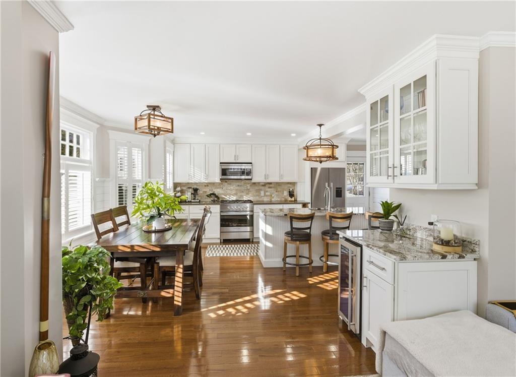 Newport, Rhode Island, 02840, United States, 4 Bedrooms Bedrooms, ,4 BathroomsBathrooms,Residential,Active,2007171